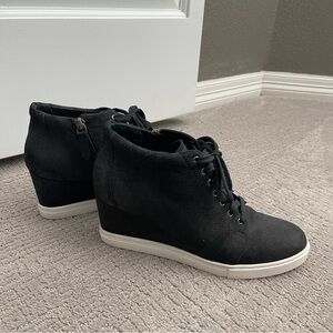 Black Wedges by Caslon